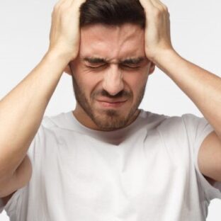 Болит голова: почему это происходит и когда нужен врач